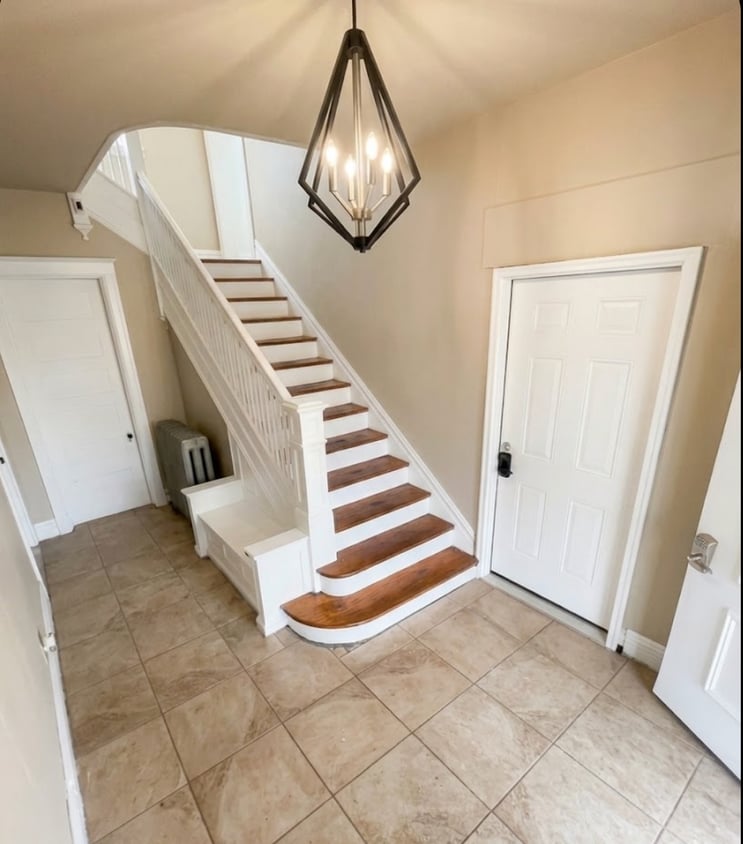 Main Lobby - 413 W Columbia Ter