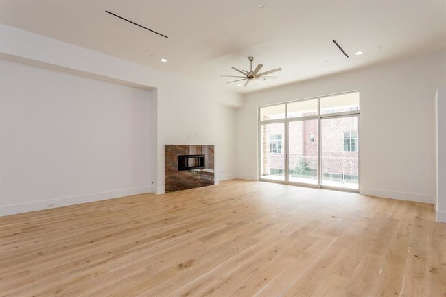 Foto del edificio - 1434 Lake Pointe Pkwy