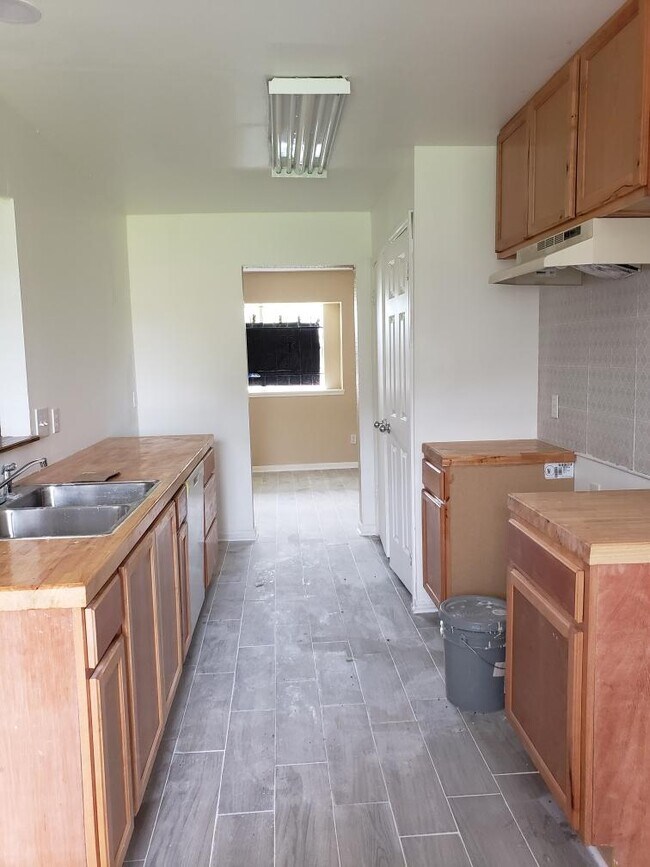Building Photo - 12106 Roandale Dr
