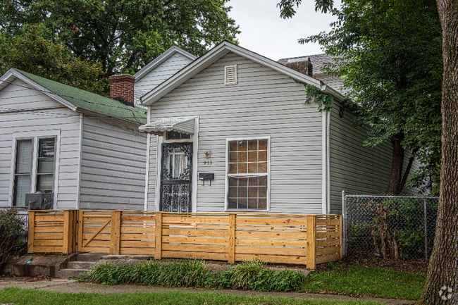 Building Photo - 933 Vine St