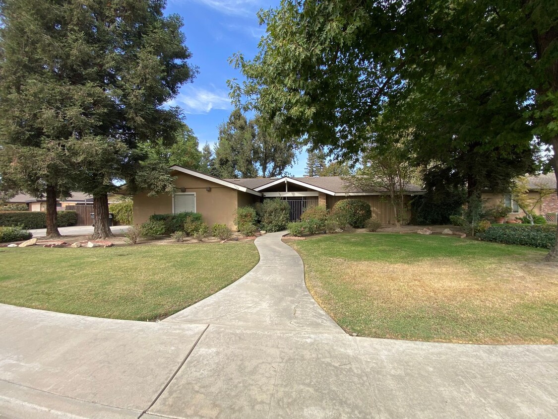 Foto principal - Beautiful spacious Green Acres Neighborhoo...