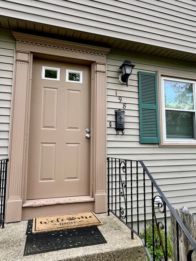 Primary Photo - 198 Kearsarge St