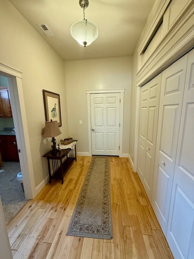 Foto del edificio - Beautiful Custom Built 3 bed/2.5 bath Home