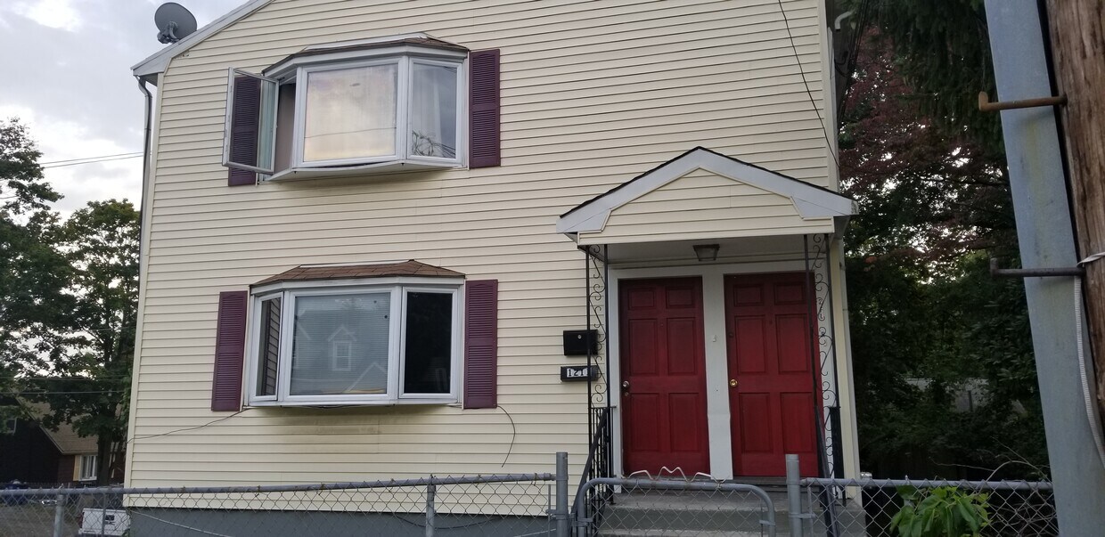 Primary Photo - 1211 Reservoir Ave