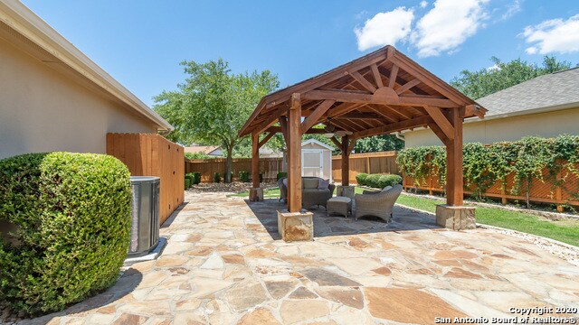 Foto del edificio - 6039 Royal Ridge