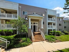 Building Photo - 4121 S Four Mile Run Dr