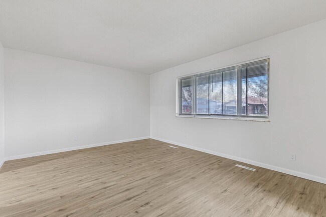 Foto del edificio - 2151 Trent Rd