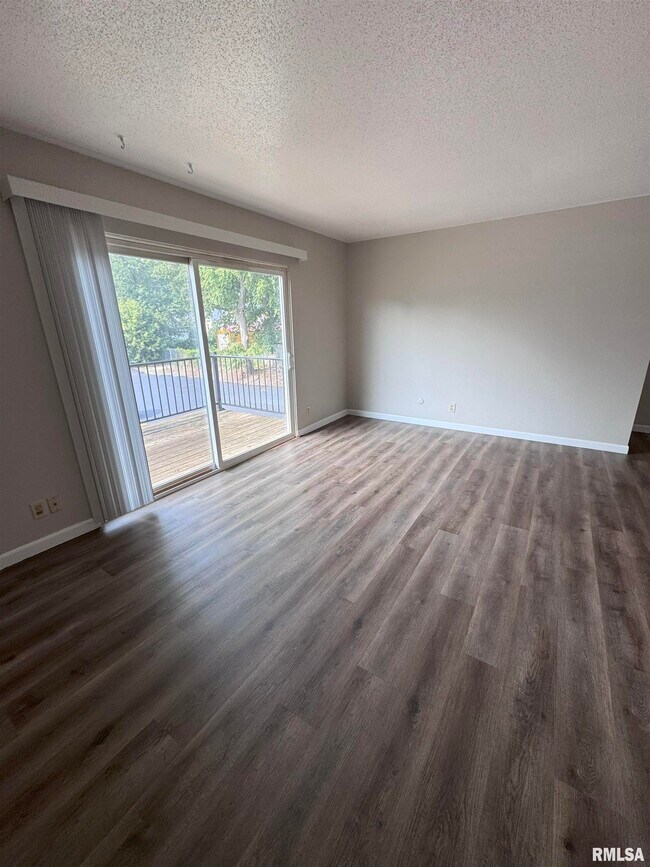 Foto del edificio - 5031 N Lakeside Pl