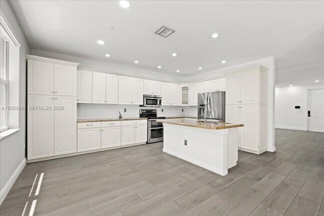 Foto del edificio - 5014 SW 155th Terrace
