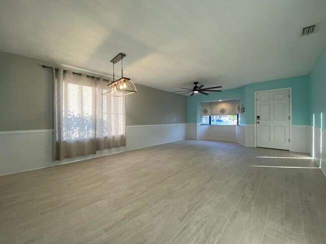 Foto del edificio - 3/2 Pool Home in Fairway Estates