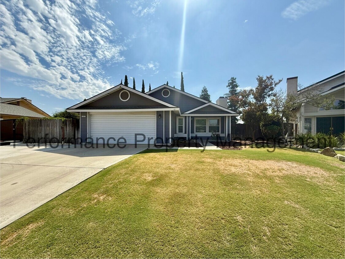 Foto principal - Beautiful 3 Bed/2 Bath NW Bakersfield Home...