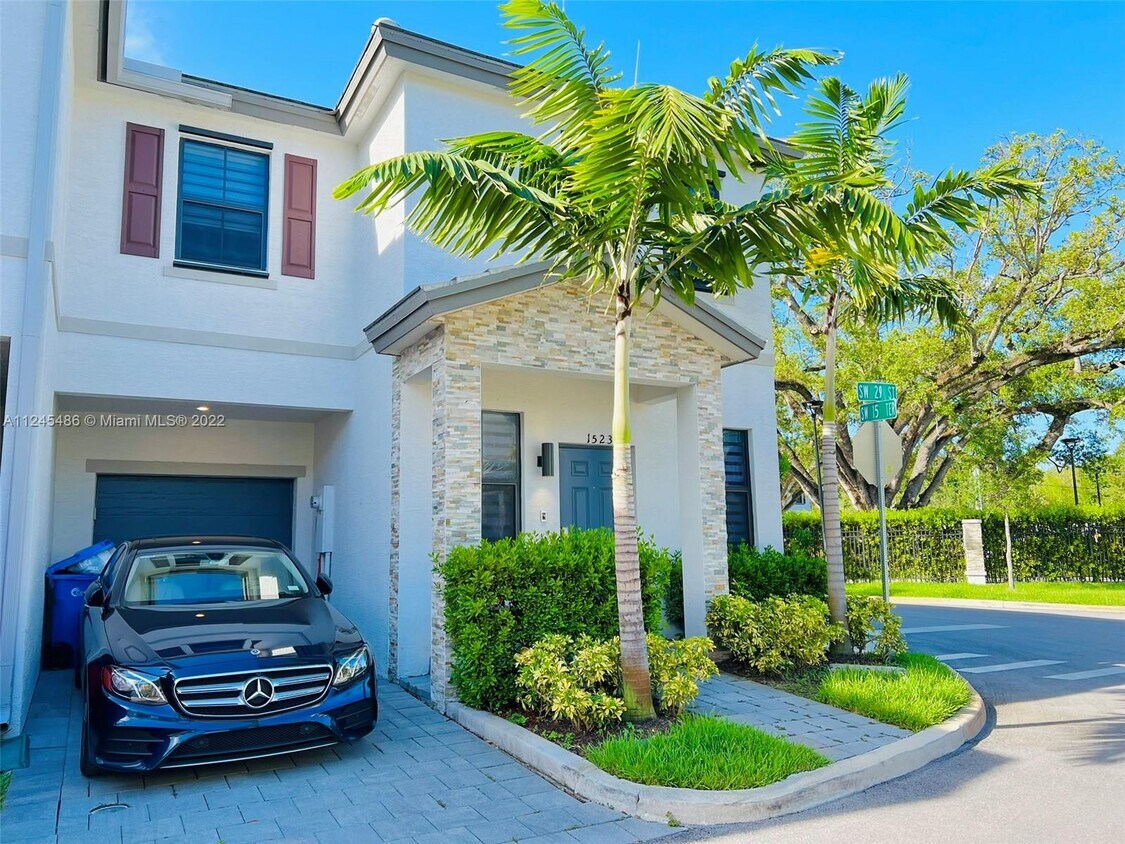 1523 SW 29th St, Fort Lauderdale, FL 33315 Townhome Rentals in Fort