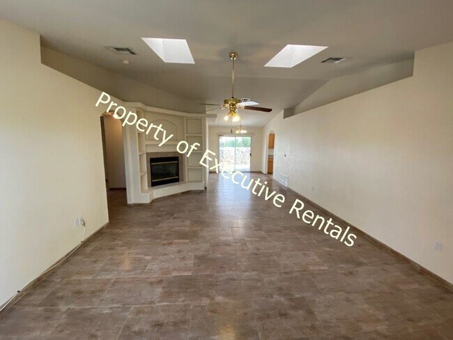 Building Photo - 3010 Jennifer St-  Beautiful 3 bed 2 bath ...