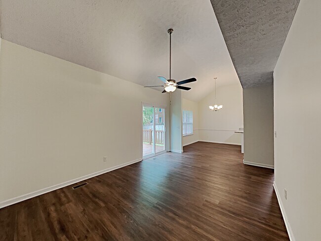 Building Photo - 1721 North Cove