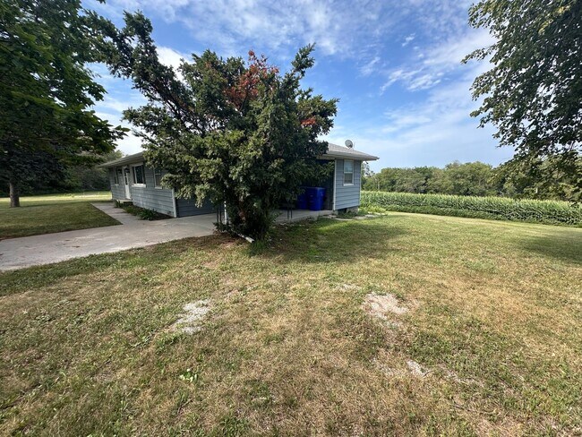 Building Photo - Louisville Farmhouse With Walkout basement