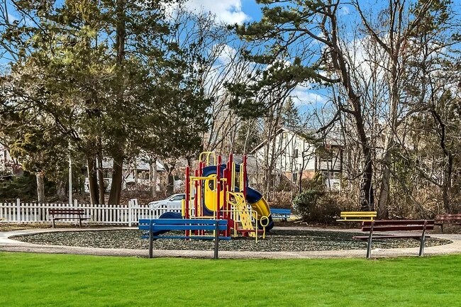 Foto del edificio - 586 Blue Ridge Dr