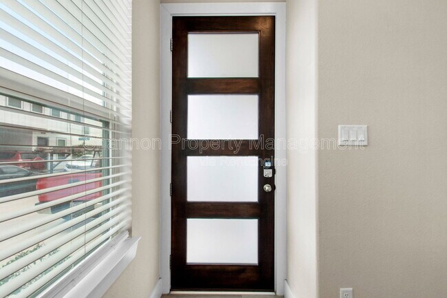 Foto del edificio - 9012 Lonestar Creekbend Ln