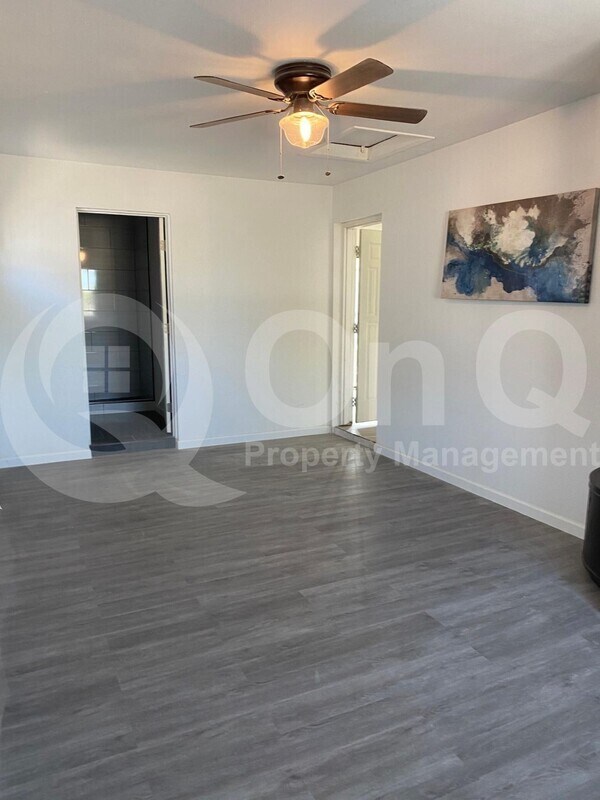Building Photo - 2420 N Papago Dr