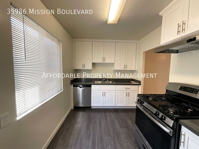 Building Photo - 35986 Mission Blvd