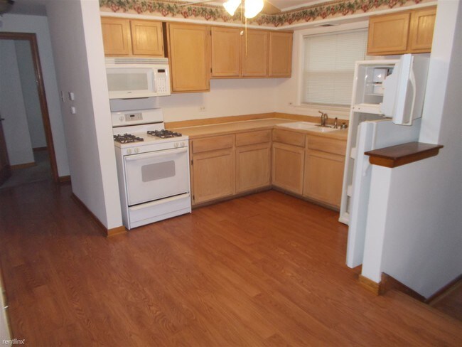 Building Photo - 739 Chicago Rd