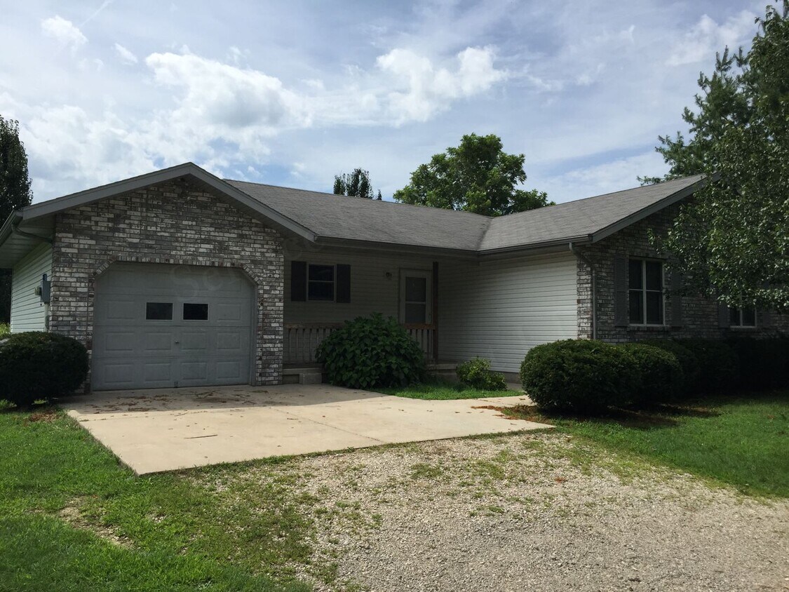 Foto principal - 3 Bed 1 Bath REMODELED House For Rent in M...