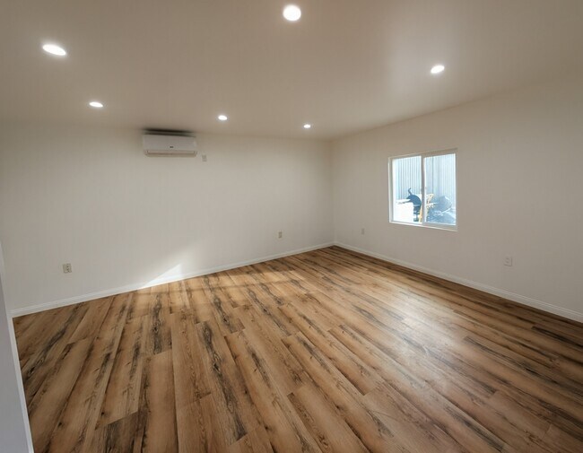 Foto del edificio - 2125 Carmona Ave