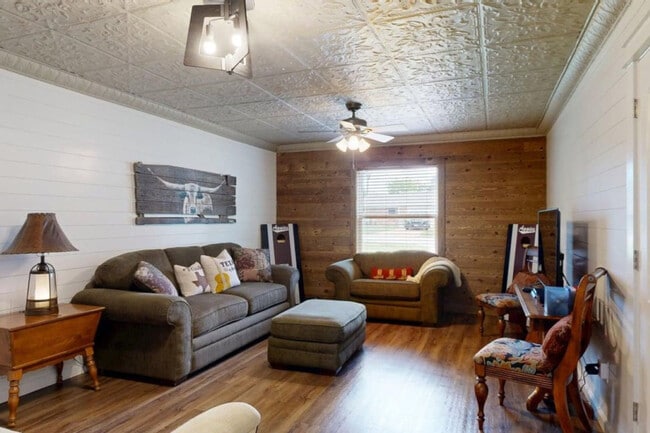 Foto del edificio - 3004 Red Robin Loop