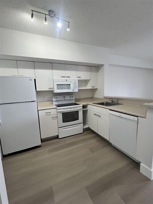 Foto del edificio - 5085 NW 7th St