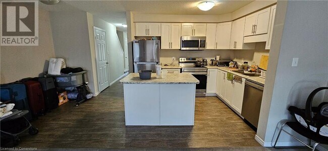 Building Photo - 50 Pinnacle Dr