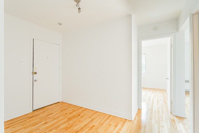 Photo du bâtiment - 5900-5950 Rue Chambord