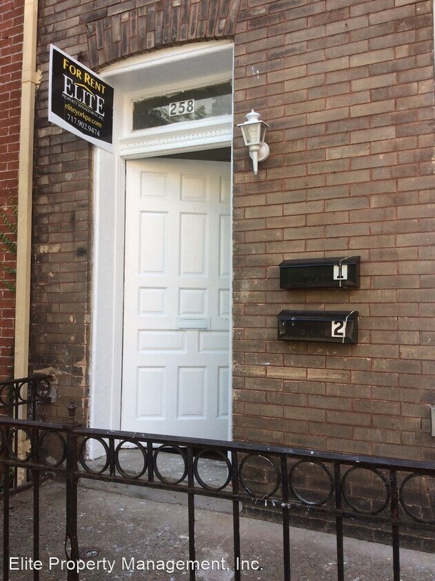 Primary Photo - 2 br, 1 bath House - 258 E. King St., Apt. 2