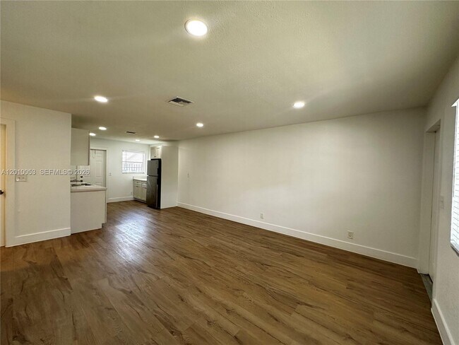 Foto del edificio - 128 NW 2nd Ave