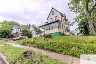Building Photo - 2900 E Strathmore Ave