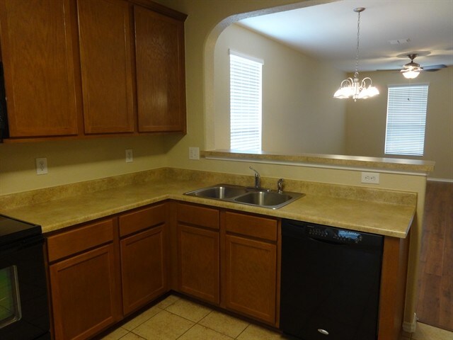 Building Photo - 8118 Ashwood Pointe