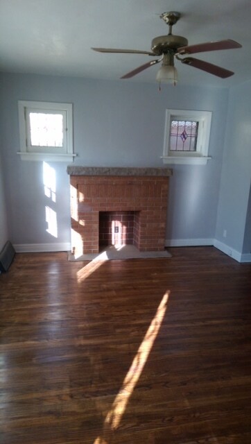 Sala de estar - 5050 Genevieve Ave