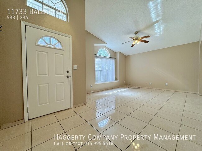 Building Photo - East El Paso 5 bed Refrig A/C