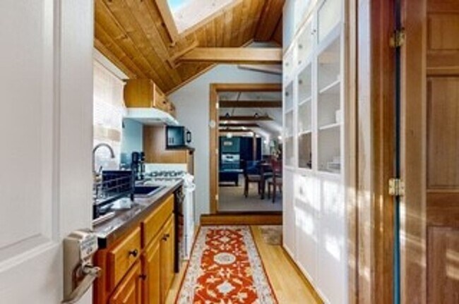 Building Photo - Rare Furnished Dream Studio in Langley wit...