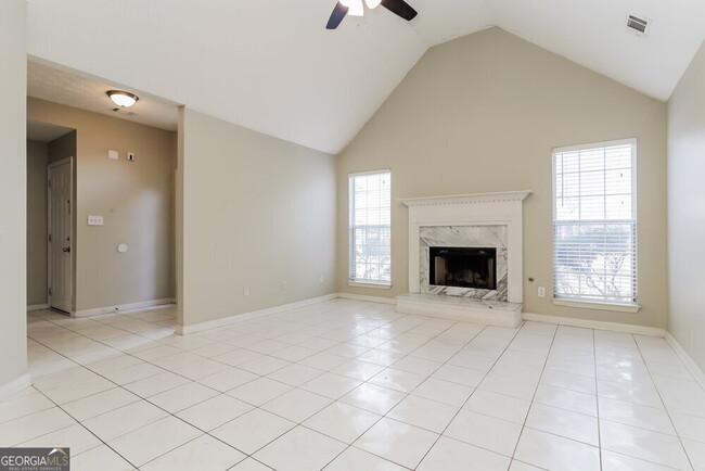 Foto del edificio - 132 Stoney Brook Way