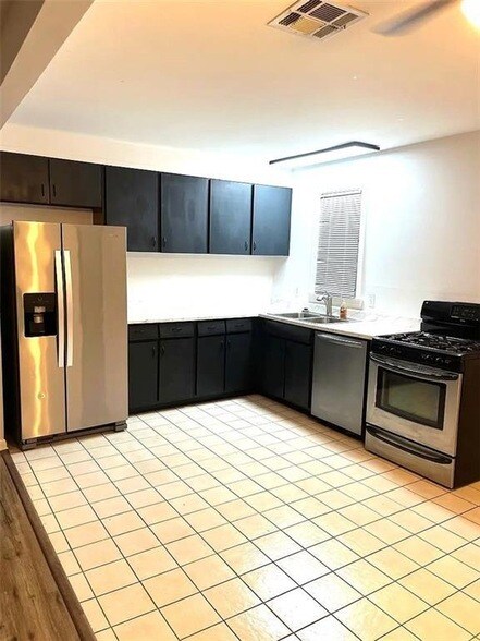 Building Photo - 4 Gretna Blvd