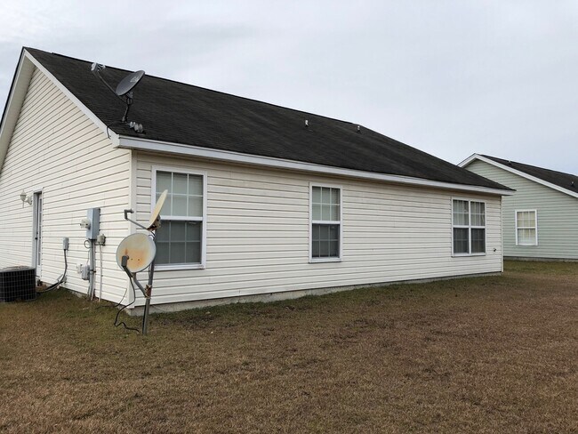 Building Photo - 3 Bedroom 2 Bath House in Quail Hill - Goo...