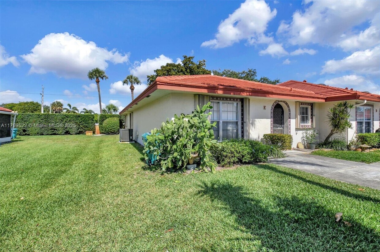 Foto principal - 1472 SW 26th Ave