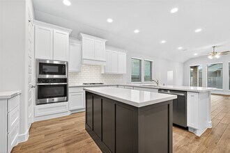 Building Photo - 14727 Band Tailed Pigeon Ct