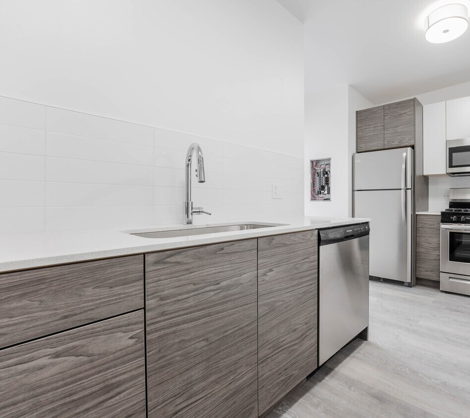 Foto principal - 1712 W Glenlake Ave