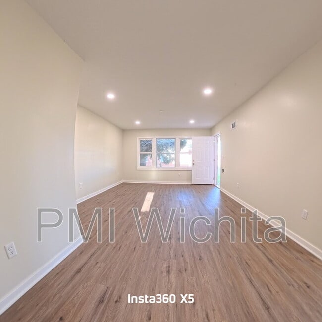 Foto del edificio - 6165 E Boston St