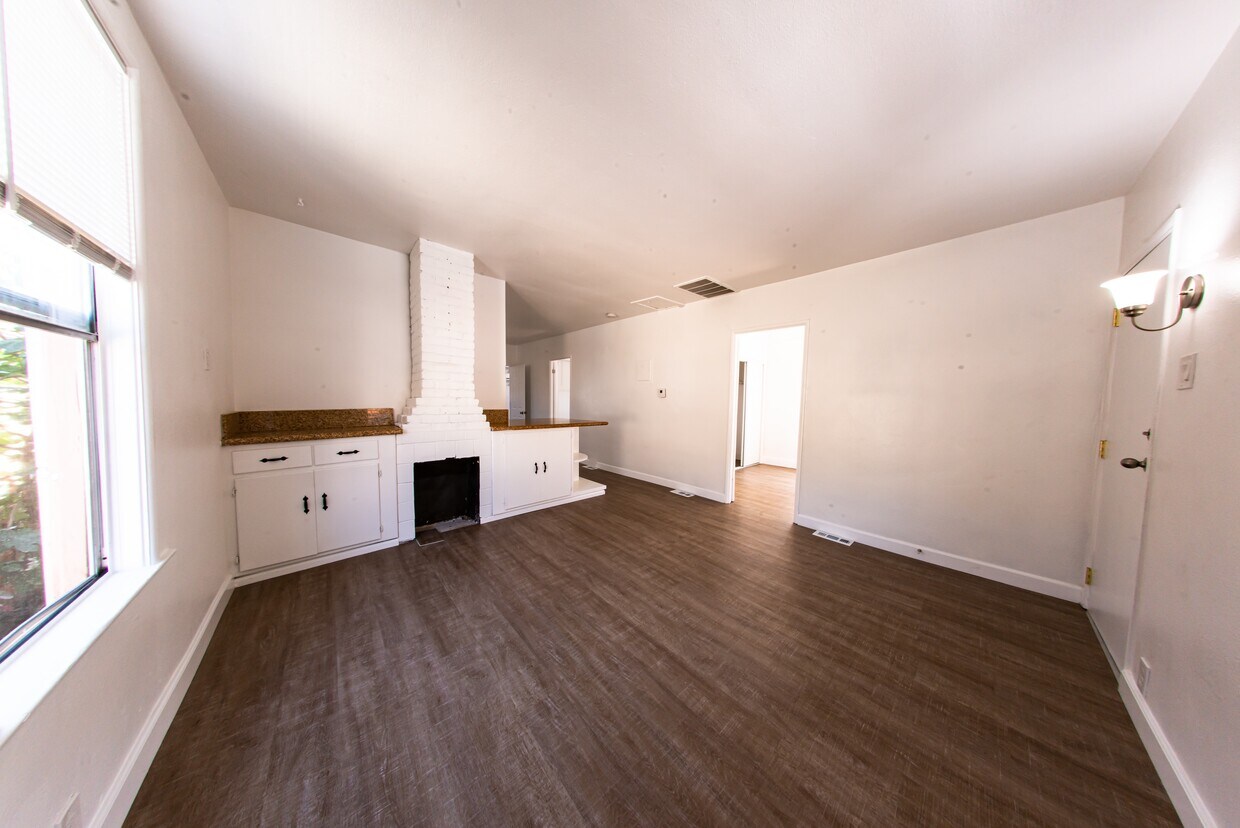 Primary Photo - 431 W 16th St