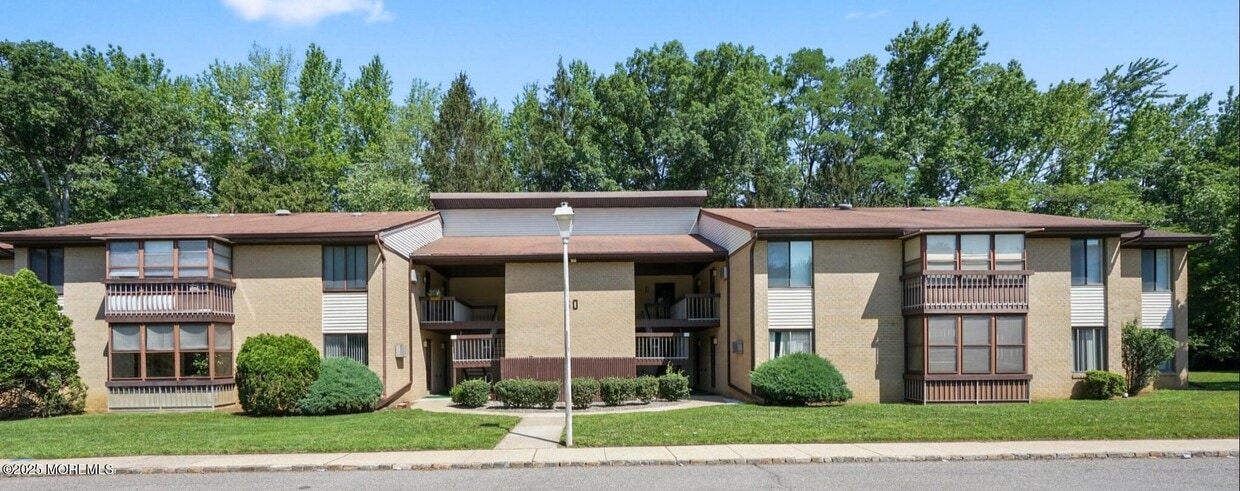Primary Photo - 60 Amberly Dr