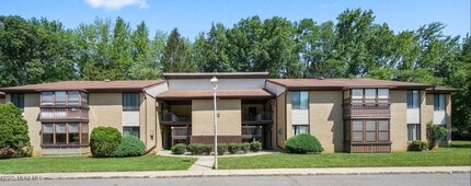 Building Photo - 60 Amberly Dr