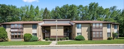 Building Photo - 60 Amberly Dr