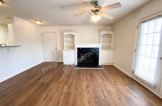 Foto del edificio - 122 McKenna Cir