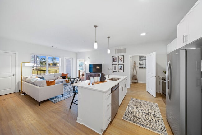 Building Photo - Elwood Apartment Homes